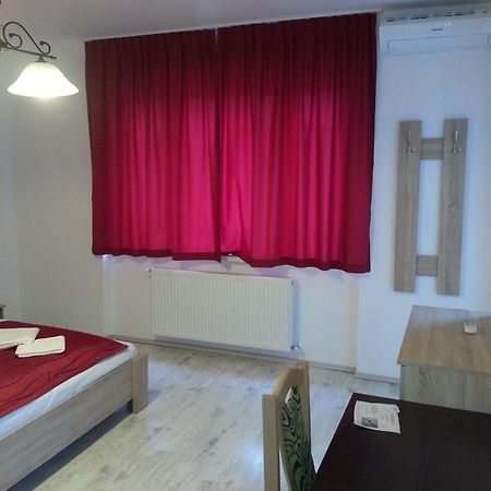 Downtown Apartment Miskolc Bagian luar foto
