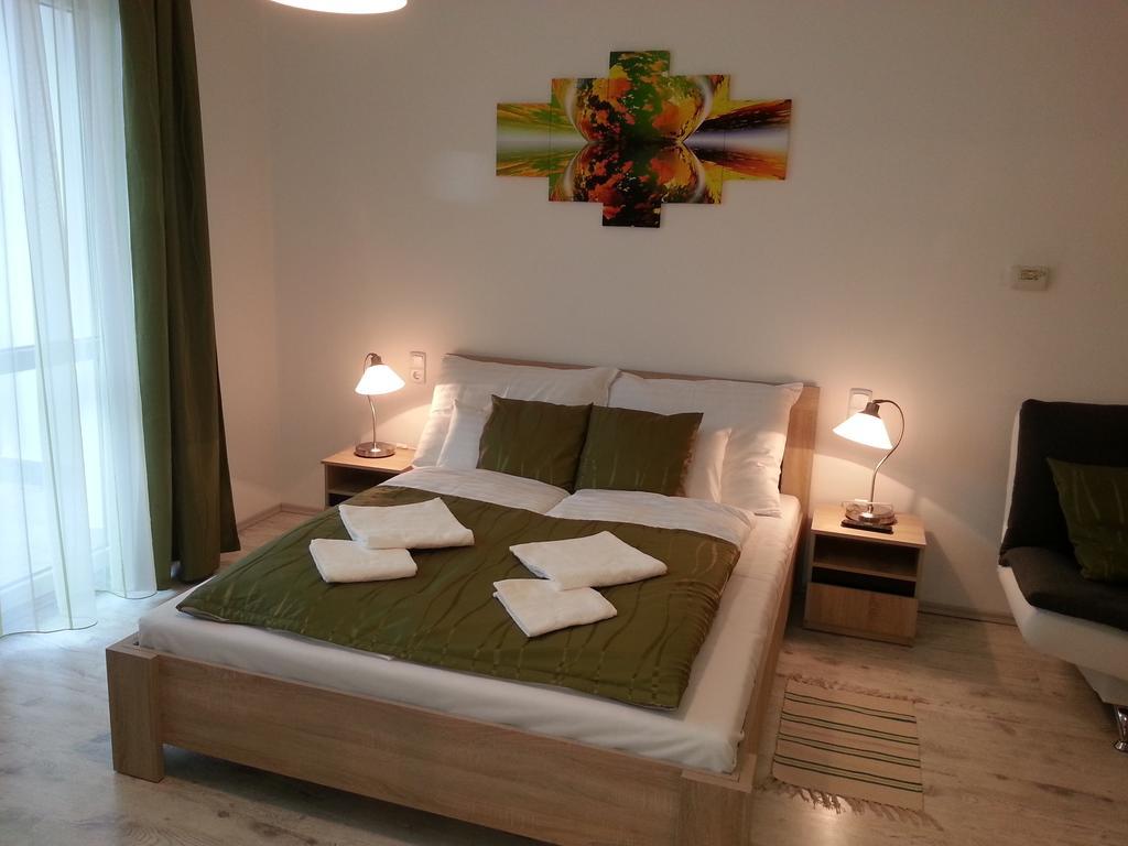 Downtown Apartment Miskolc Bagian luar foto