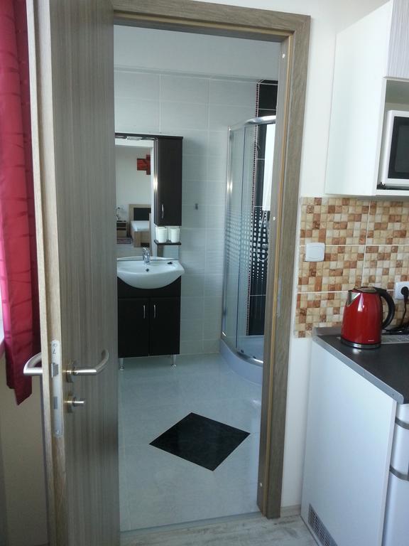 Downtown Apartment Miskolc Bagian luar foto
