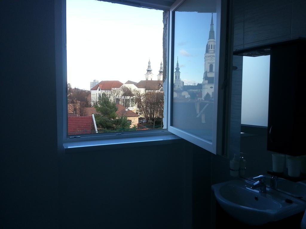 Downtown Apartment Miskolc Bagian luar foto