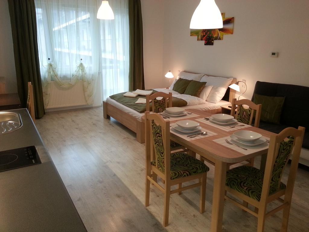 Downtown Apartment Miskolc Bagian luar foto