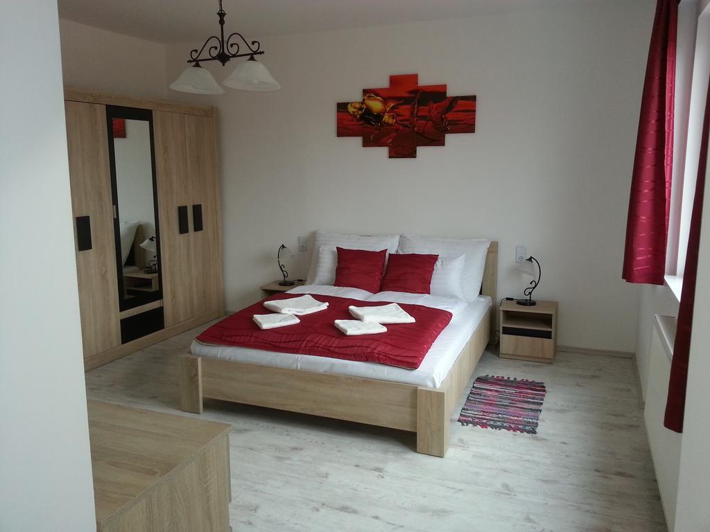 Downtown Apartment Miskolc Bagian luar foto