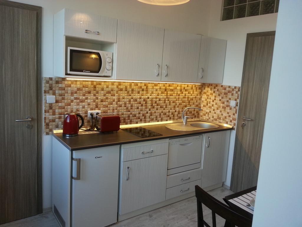 Downtown Apartment Miskolc Bagian luar foto