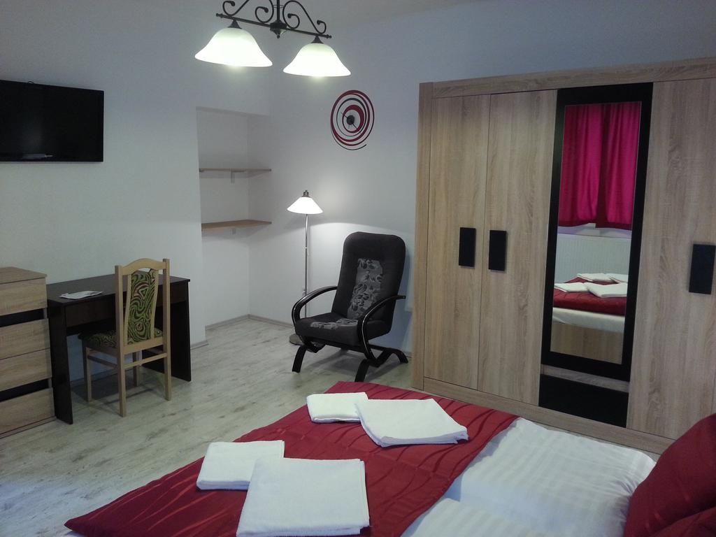 Downtown Apartment Miskolc Bagian luar foto
