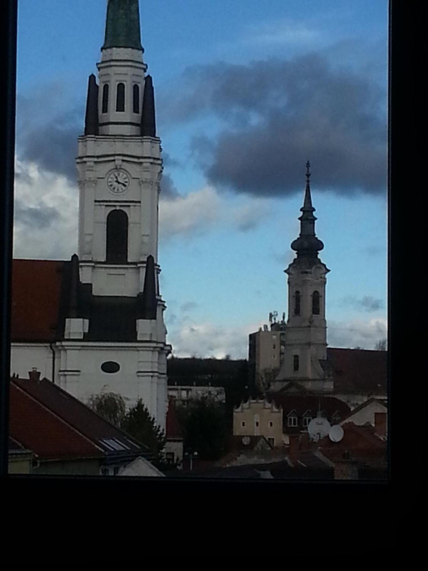 Downtown Apartment Miskolc Bagian luar foto