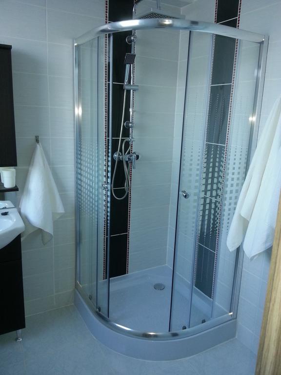 Downtown Apartment Miskolc Bagian luar foto