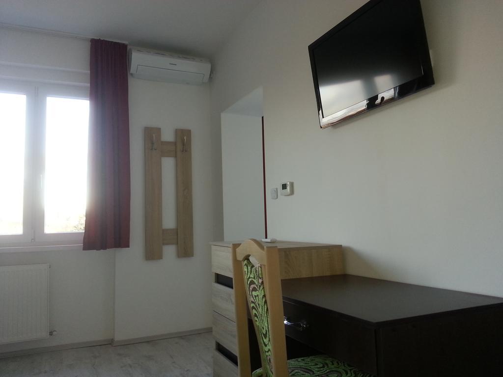 Downtown Apartment Miskolc Bagian luar foto