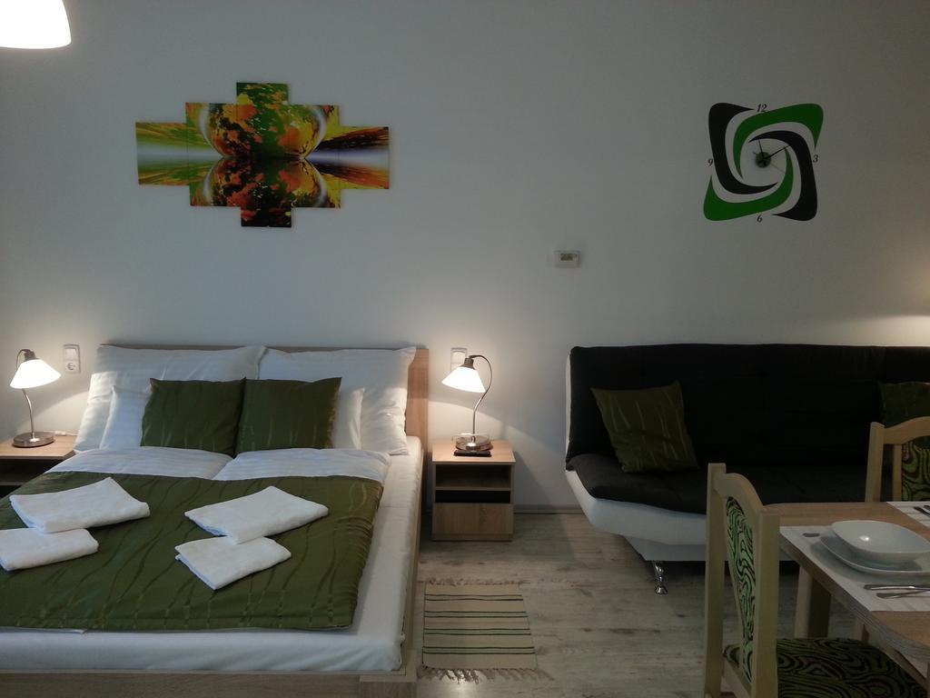 Downtown Apartment Miskolc Bagian luar foto