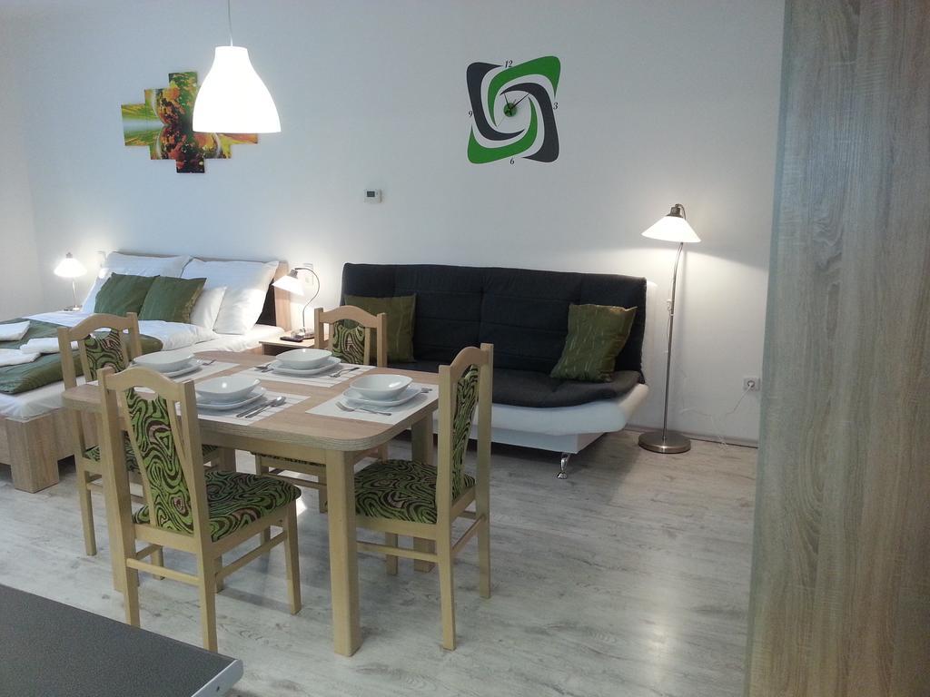 Downtown Apartment Miskolc Bagian luar foto