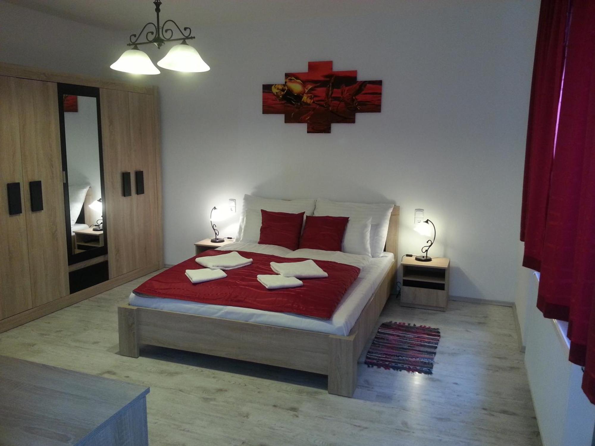 Downtown Apartment Miskolc Bagian luar foto
