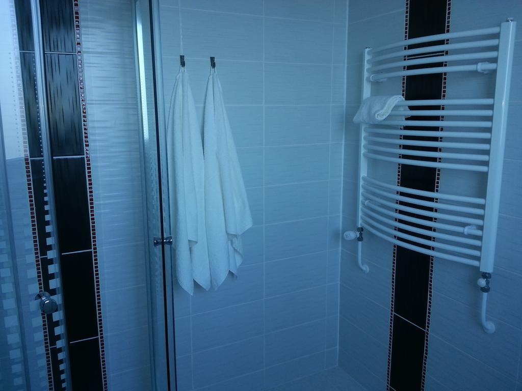 Downtown Apartment Miskolc Bagian luar foto