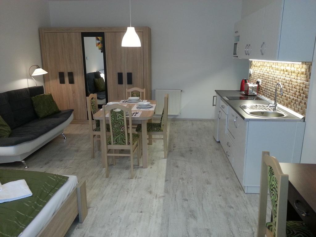 Downtown Apartment Miskolc Bagian luar foto