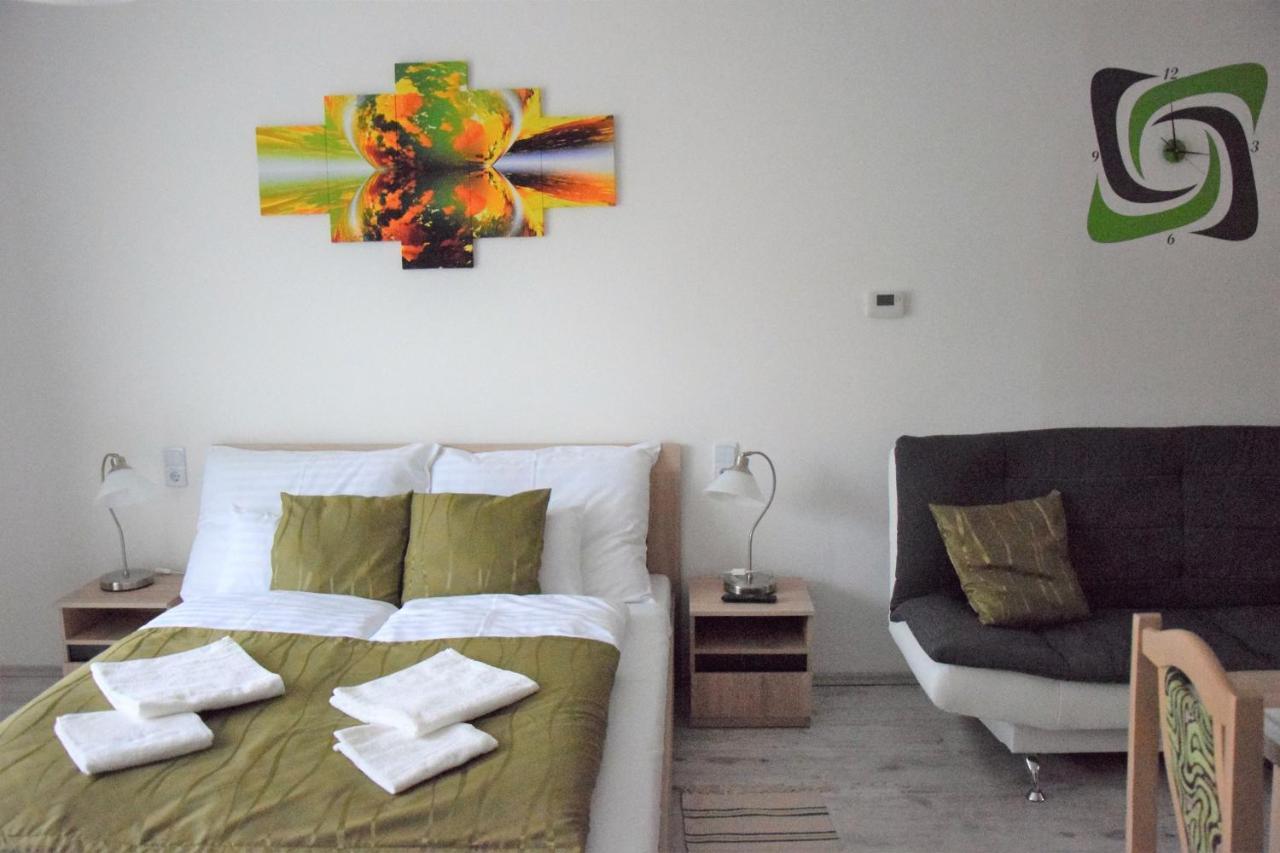 Downtown Apartment Miskolc Bagian luar foto