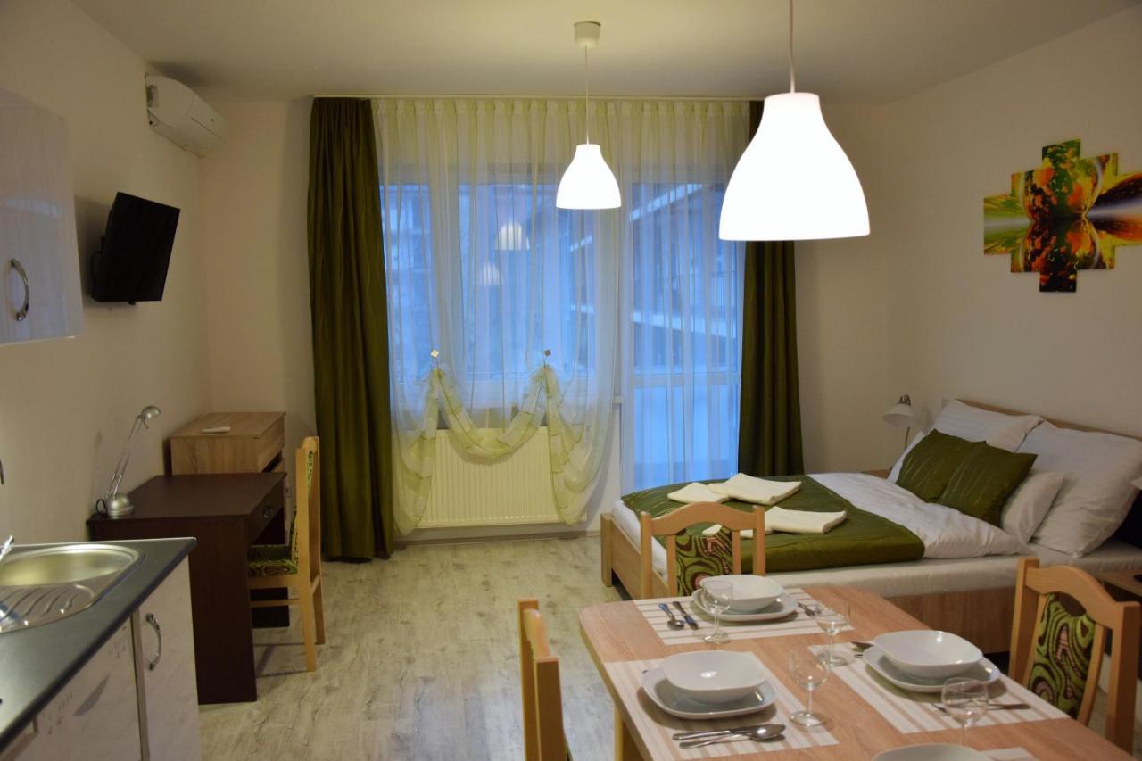 Downtown Apartment Miskolc Bagian luar foto