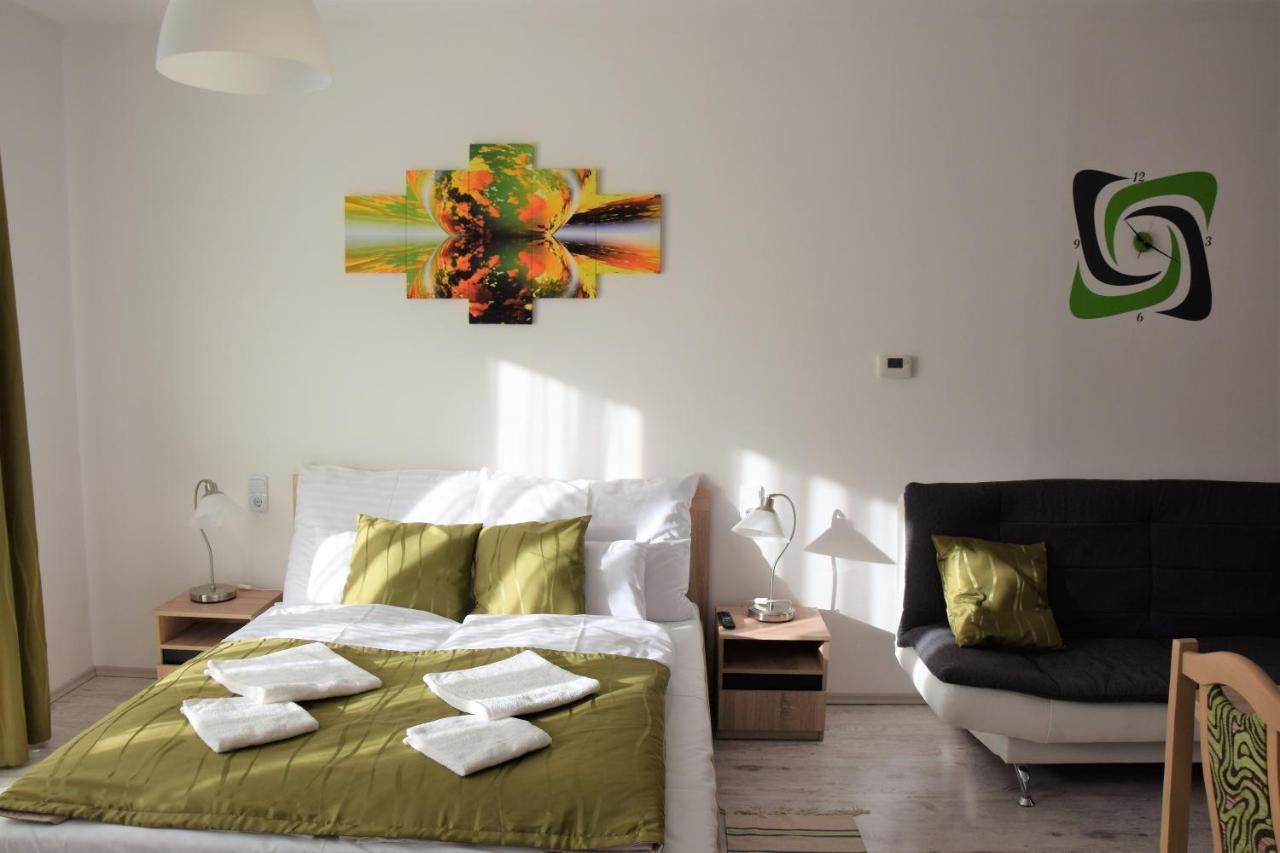 Downtown Apartment Miskolc Bagian luar foto