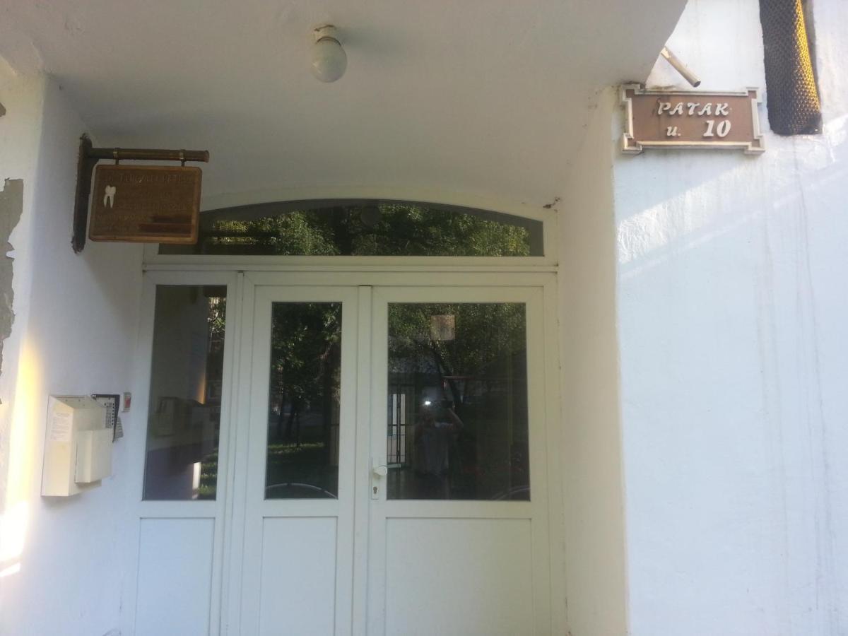 Downtown Apartment Miskolc Bagian luar foto
